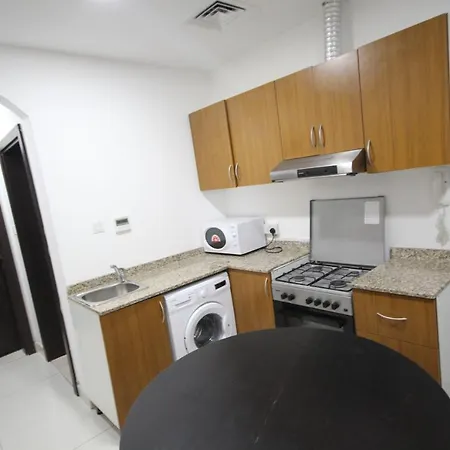 Cozy Rooms And Small Partitions For Men Guests In Dubai Exterior photo