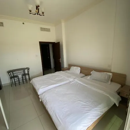 Cozy Rooms And Small Partitions For Men Guests In Dubai Exterior photo