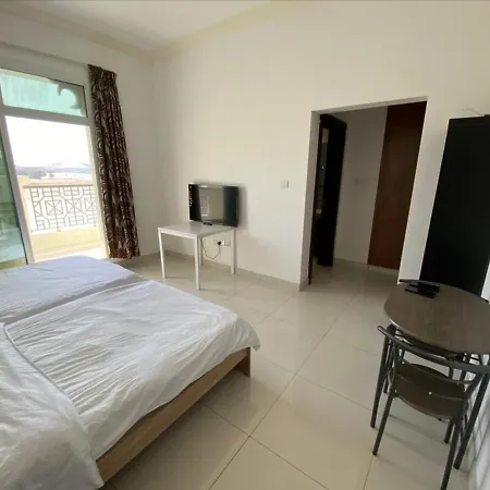 Cozy Rooms And Small Partitions For Men Guests In Dubai Exterior photo