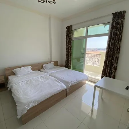 Cozy Rooms And Small Partitions For Men Guests In Dubai Exterior photo