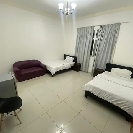 Cozy Rooms And Small Partitions For Men Guests In Dubai Exterior photo