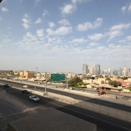 Cozy Rooms And Small Partitions For Men Guests In Dubai Exterior photo