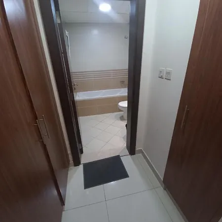 Cozy Rooms And Small Partitions For Men Guests In Dubai Exterior photo