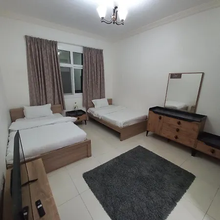 Cozy Rooms And Small Partitions For Men Guests In Dubai Exterior photo