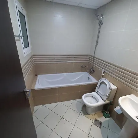 Cozy Rooms And Small Partitions For Men Guests In Dubai Exterior photo