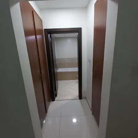 Cozy Rooms And Small Partitions For Men Guests In Dubai Exterior photo