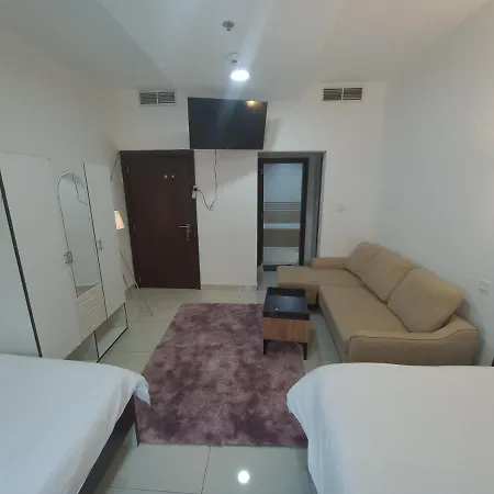 Cozy Rooms And Small Partitions For Men Guests In Dubai Exterior photo