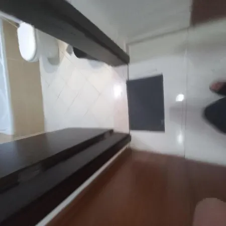 Cozy Rooms And Small Partitions For Men Guests In Dubai Exterior photo