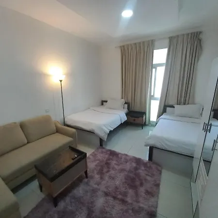 Cozy Rooms And Small Partitions For Men Guests In Dubai Exterior photo