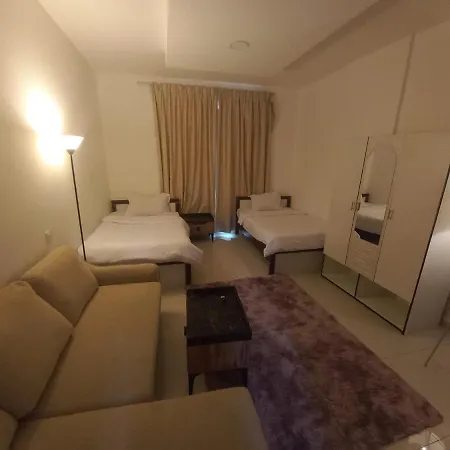 Cozy Rooms And Small Partitions For Men Guests In Dubai Exterior photo