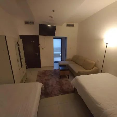 Cozy Rooms And Small Partitions For Men Guests In Dubai Exterior photo