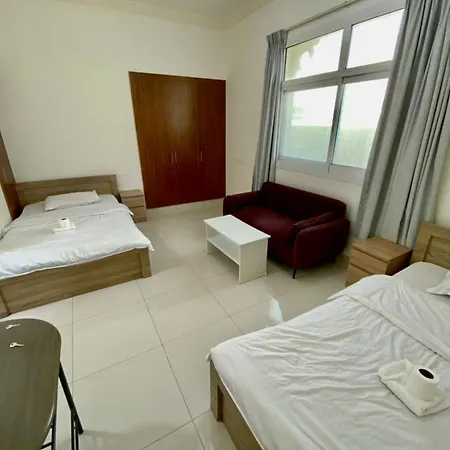 Cozy Rooms And Small Partitions For Men Guests In Dubai Exterior photo